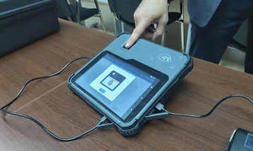 Симулација на користењето на уредот за биометриска идентификација на гласачи со отпечаток од прст