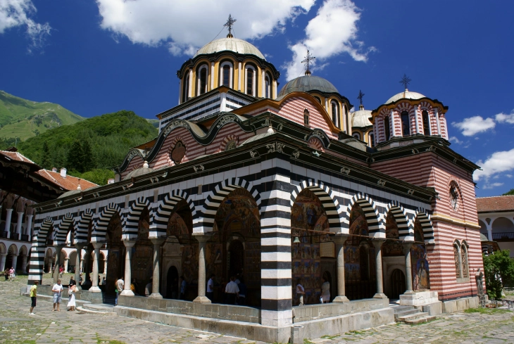 Шестнаесетите светски средби на бугарските медиуми во организација на БТА започнува во Рилски манастир