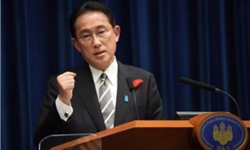 Јапонскиот премиер повика на зајакнување на воените капацитети