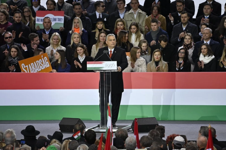 Неколку десетици илјади луѓе на митинг за поддршка на унгарскиот премиер