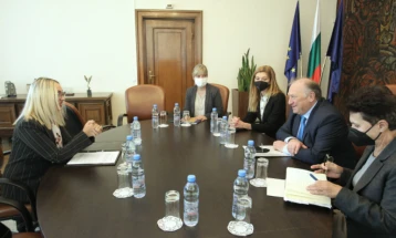 Бугарскиот министер за надворешни работи на средба со албанската амбасадорка во Софија