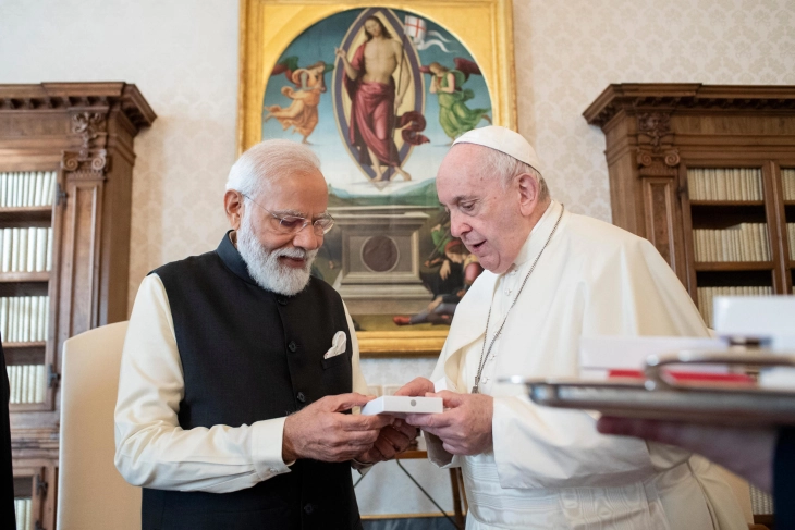 Индискиот премиер го покани папата Франциск да ја посети Индија