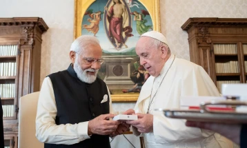 Индискиот премиер го покани папата Франциск да ја посети Индија