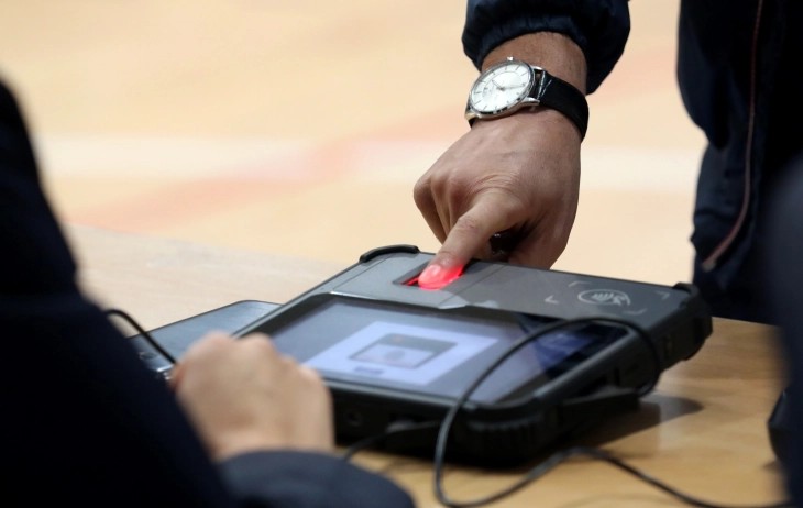 Почна гласањето во општините Струга и Вевчани