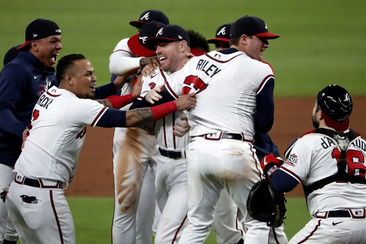Атланта на чекор до титулата во американската бејзбол лига, овации за Трамп