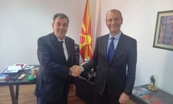 Амбасадор Марковски се сретна со српскиот амбасадор Вукчевиќ