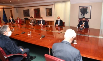 Владините партнери го потврдија стабилното парламентарно мнозинство и се против оставката на Заев