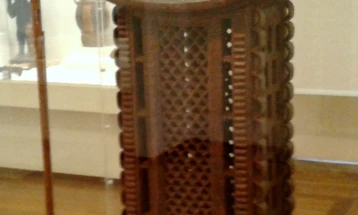 Франција му враќа на Бенин богатство украдено пред 130 години