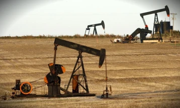 Цената на нафтата надмина 84 долари