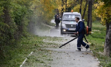 Во тек е расчистување на трим патеката во Кисела Вода