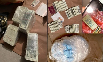 Претреси во Скопје, пронајдени фалсификувани долари, експлозив и дрога