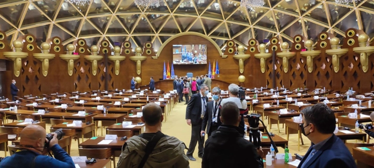 Џафери ја затвори собраниската седница за гласање доверба, Владата останува