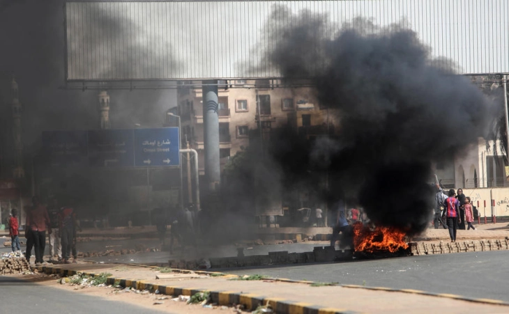 Најмалку пет лица загинаа на протестите во Судан против воената хунта (ДПЛ)