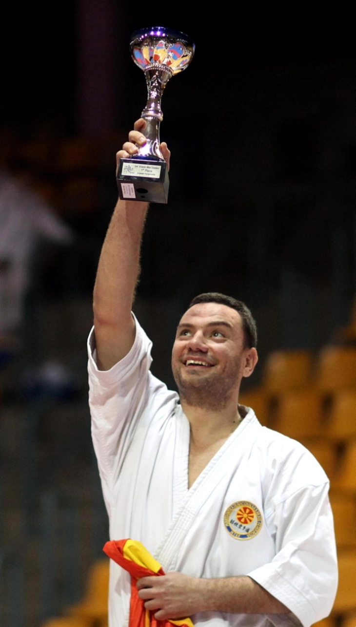 Десет години од првата европска титула на Дејан Недев