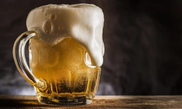 Американци пиеле пиво во Колосеумот, па платиле 800 евра казна