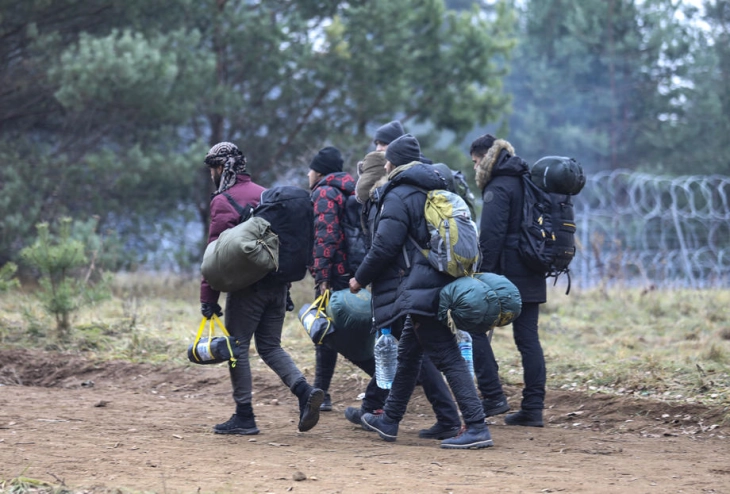 Белоруски медиуми тврдат дека мигрантите ја напуштаат границата меѓу Белорусија и Полска