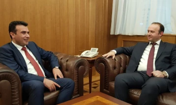 Средба на Заев и Гаши за влез на Алтернатива во Владата, најавено ново парламентарно мнозинство