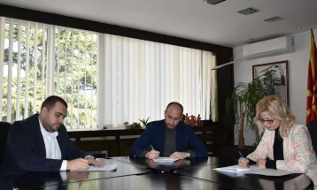 Потпишан Колективниот договор за вработените во Општина Велес