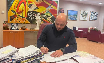 Градоначалникот Костовски потпиша решенија за легализација на објекти на територија на Бутел