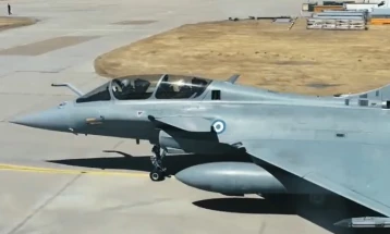 Во Грција пристигнуваат првите шест француски воени авиони Рафал
