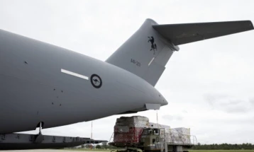Во Тонга пристигнаа првите авиони со хуманитарна помош и комуникациска опрема