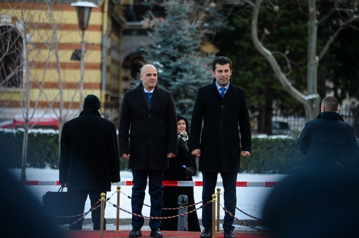 Ковачевски пристигна во Софија, заедно со владината делегација пречекан со највисоки државни почести