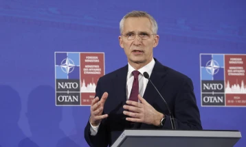 Столтенберг: НАТО размислува за дополнително засилување на источното крило