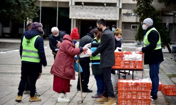 Град Скопје продолжува со акцијата за обезбедување оброци на граѓани од социјално ранливи категории