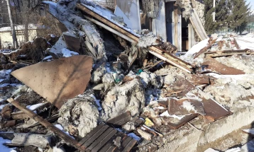 Од урнатите бараки на улицата „Борис Кидрич“ во Кичево остана само стаклената волна