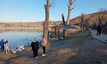 Велешкото езеро „Младост“ и Градскиот парк во Велес преполни со посетители