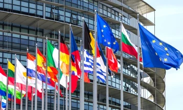 ЕУ повика некои од своите дипломати во Украина да ја напуштат земјата