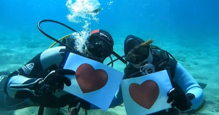 Подводни венчавки на грчкиот остров Алонисос