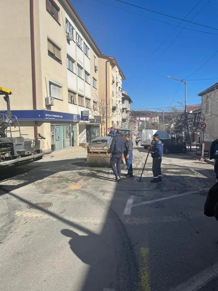 Почна асфалтирањето на улицата „Зелен пазар“ во Кавадарци