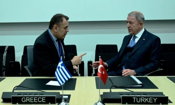 Министрите за одбрана на Грција и Турција ја истакнале важноста да се намалат тензиите во Источниот Медитеран