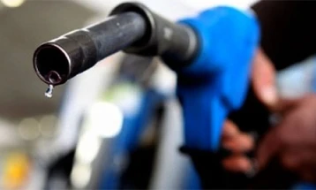 Нафтата поскапа за четири денари по литар, цената на бензинот останува иста