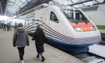 Финска ги прекинува железничките врски со Русија