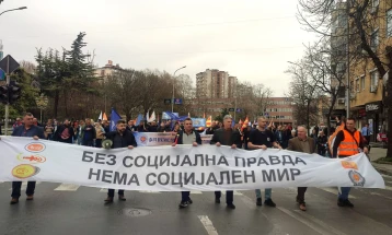 Предупредувачки протест на КСС за усогласување на платите со минималната плата
