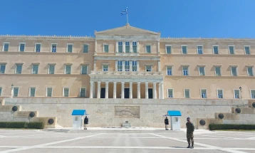 Грција предвремено го отплати долгот до ММФ