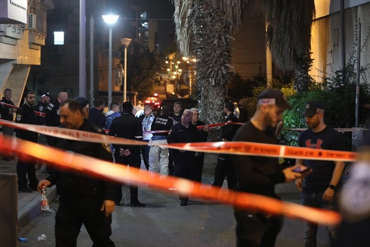 Најмалку шест лица ранети во пукотница во Тел Авив