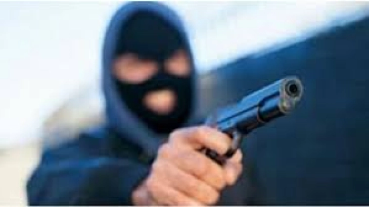 Заканувајќи се со огнено оружје две лица украле пари од поштата во тетовска Мала Речица
