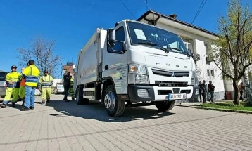 Општина Липково преку ИПА 2 Програмата добива камион за смет, 850 канти и 10 контејнери