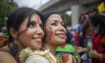 Новогодишна прослава во Бангладеш и во Непал по двегодишна пауза поради Ковид-19