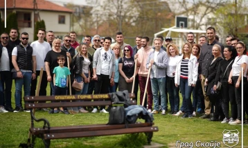 Арсовска на еколошка акција за зазеленување во Ѓорче Петров