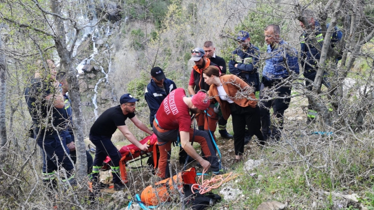 Охридските планински спасители ги подготвија пожарникарите од Грамш за спасување на нетехнички планински терен