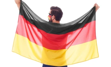 Германски град дозволи сите луѓе да се капат без горен костим