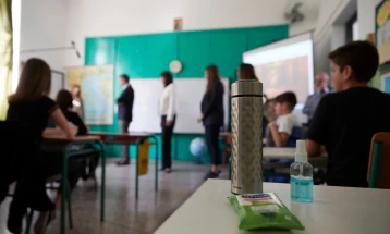 Укинат задолжителниот селф тест за учениците во Грција