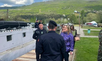 Петровска во посета на припадниците на Армијата во Кампот за обука на вода во Охрид