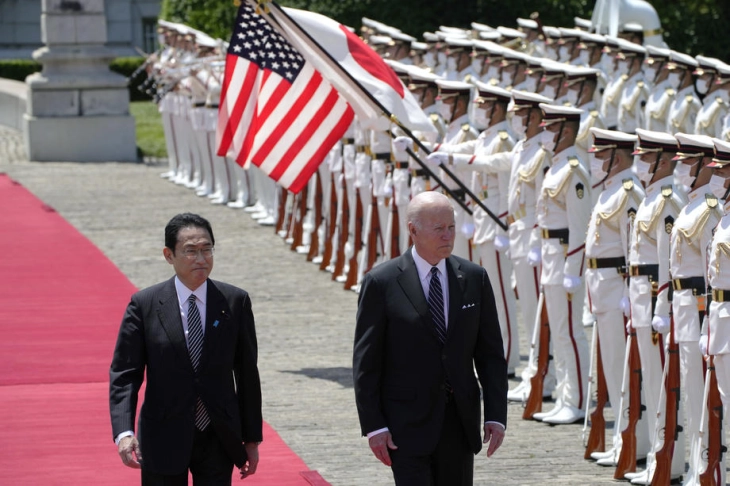 Бајден во Токио се сретна со јапонскиот цар и премиерот Кишида