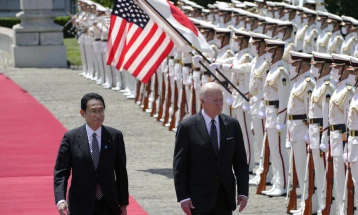 Бајден во Токио се сретна со јапонскиот цар и премиерот Кишида