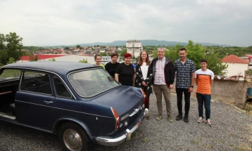 Британската амбасадорка Галовеј донираше автомобил во Музејот на Пашлаков во Неготино